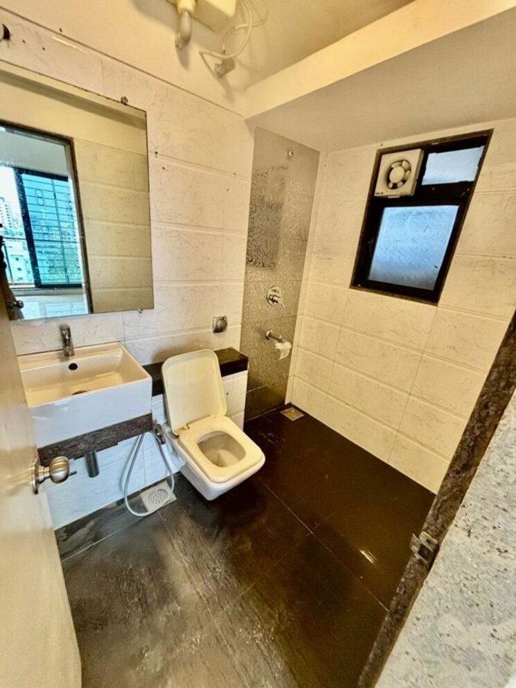 Bathroom, laxmi-niwas-khar-west 2 Bedroom 750 Sq.Ft. Apartment In Khar West Mumbai 9864224