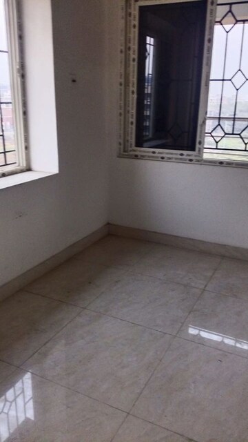 Room in 6+ BHK Penthouse at Chinar Park – for Rent