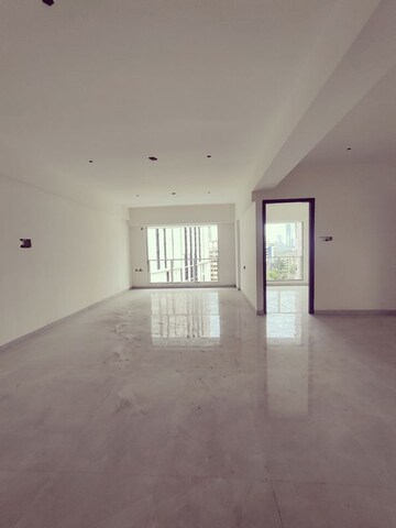 Room in 2.5 BHK Apartment at Shreepati Coronet, Mazgaon – for Sale