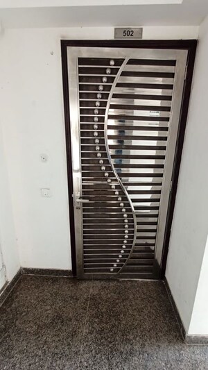 5 BHK Apartment – Entrance View at Sector 52 - for Rent