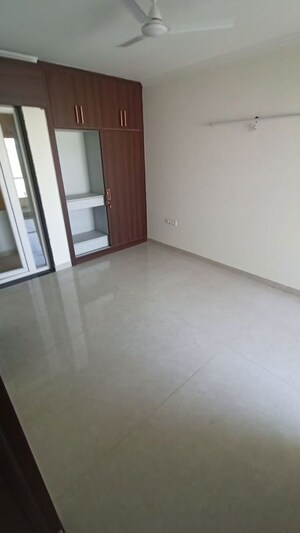 5 BHK Apartment For Rent in Sector 52