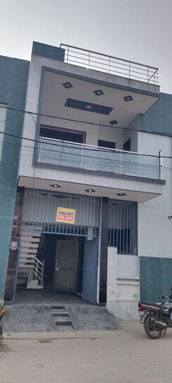 3 BHK + Servant Room Independent House For Sale in Yashoda Kunj