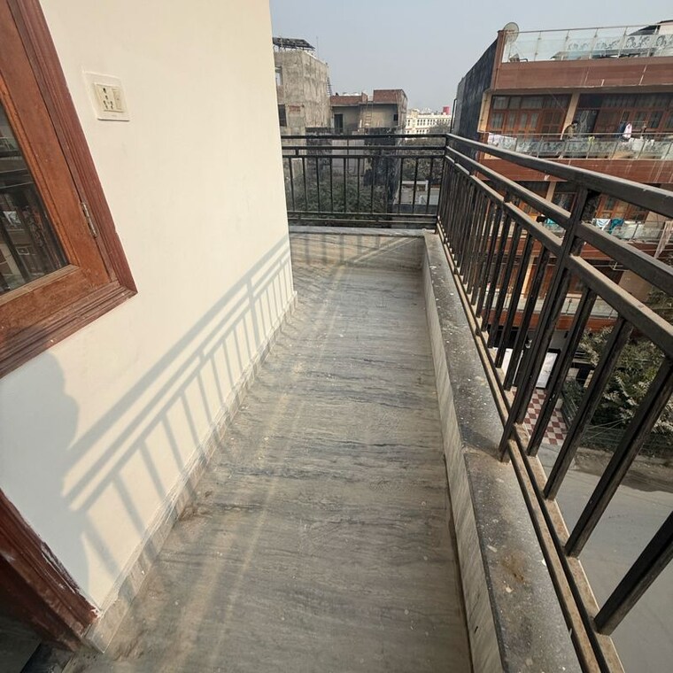 Balcony, sector 63a 2.5 Bedroom 900 Sq.Ft. Builder Floor In Sector 63a Noida 9864291