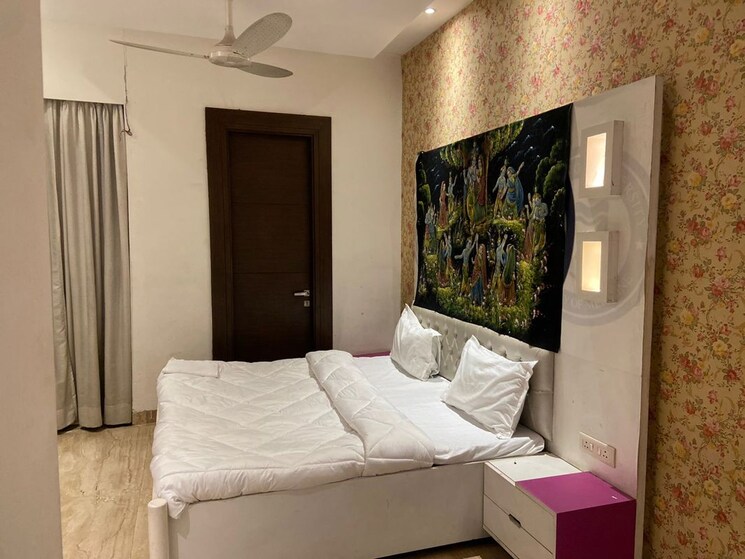 Bedroom, mahagun-mezzaria 5 Bedroom 4800 Sq.Ft. Penthouse In Sector 78 Noida 9864294