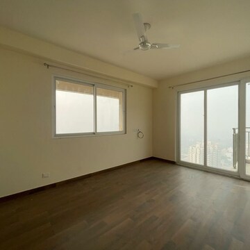 Room in 4 BHK Apartment at Conscient Heritage Max, Sector 102 – for Rent