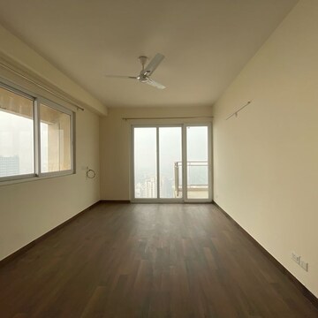 Room in 4 BHK Apartment at Conscient Heritage Max, Sector 102 – for Rent