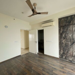 Room in 4 BHK Apartment at Conscient Heritage Max, Sector 102 – for Rent