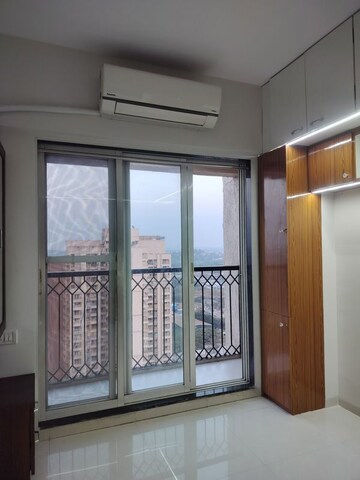 Room in 1 BHK Apartment at Squarefeet Ace Square, Thane West – for Rent
