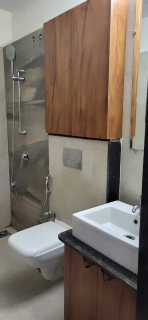 Furnished Amenities in 3 BHK Apartment at Thane West – for Rent