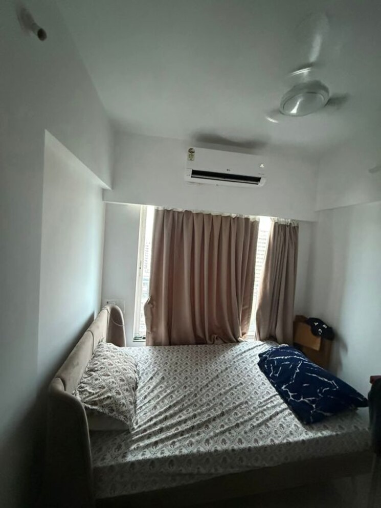 Room, goregaon west Pg For Boys & Girls In Goregaon West 9864311