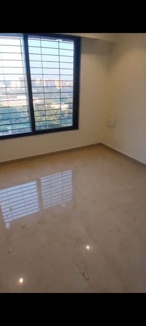 Room in 2 BHK Apartment at DLH Metroview, Andheri West – for Rent