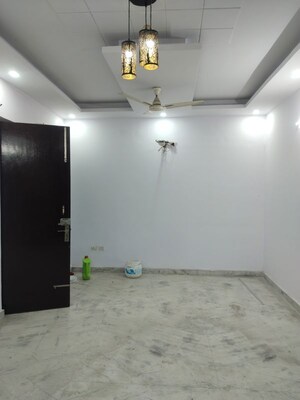 Room in 3 BHK Builder Floor at Sector 37 – for Rent