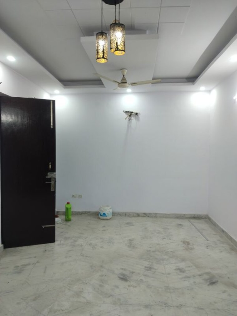 Room, sector 37 3 Bedroom 1250 Sq.Ft. Builder Floor In Sector 37 Faridabad 9864315