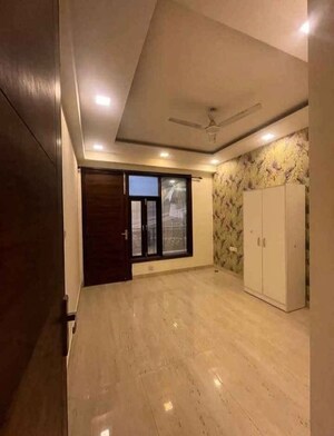 Room in 3 BHK Apartment at Chattarpur – for Rent