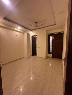 Room in 3 BHK Apartment at Chattarpur – for Rent