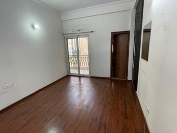 Room in 4 BHK Apartment at Sunshine Helios, Sector 78 – for Rent