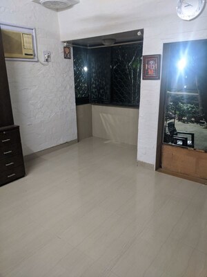 Room in 2 BHK Apartment at Jumbo Darshan, Andheri East – for Rent
