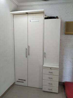 Furnished Amenities in 2 BHK Apartment at Jumbo Darshan, Andheri East – for Rent