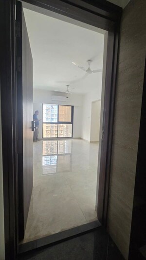 Room in 2 BHK Apartment at Andheri West – for Rent