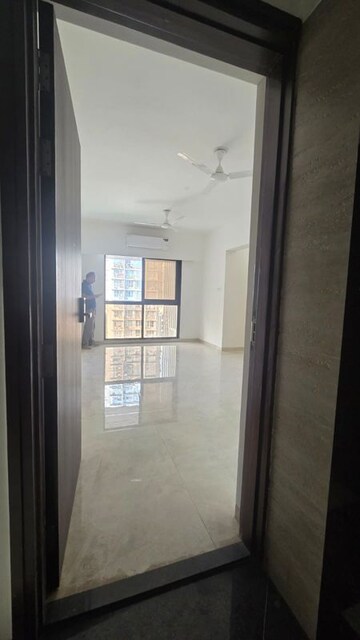 Room in 2 BHK Apartment at Andheri West – for Rent