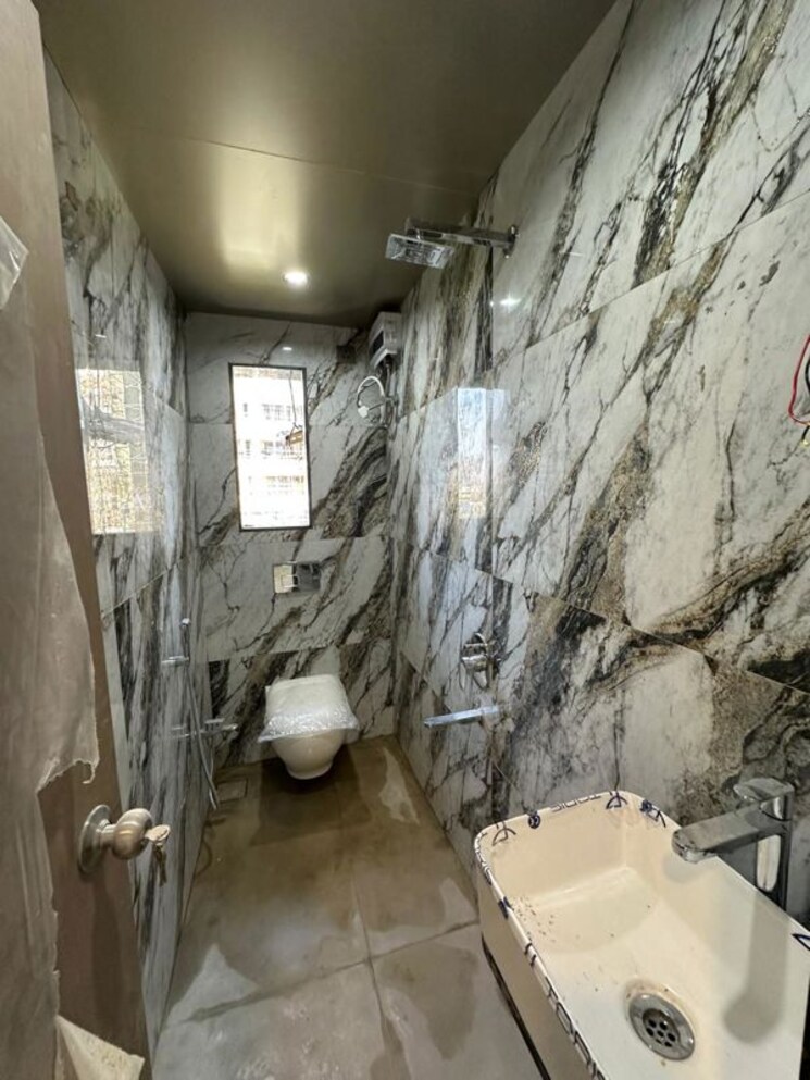 Bathroom, andheri west 1 Bedroom 500 Sq.Ft. Apartment In Andheri West Mumbai 9864380