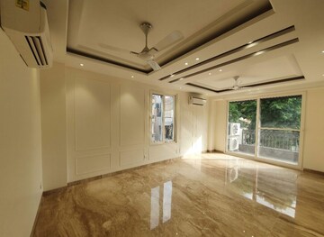 Room in 4 BHK Builder Floor at Greater Kailash ii – for Rent
