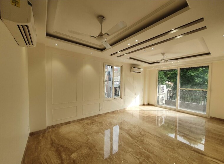 Room, greater kailash ii 4 Bedroom 300 Sq.Yd. Builder Floor In Greater Kailash ii Delhi 9864402