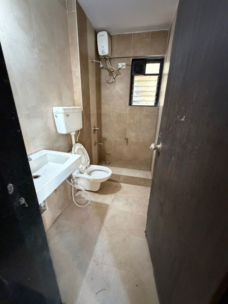 Bathroom, runwal-pearl 2.5 Bedroom 1020 Sq.Ft. Apartment In Manpada Thane 9864411