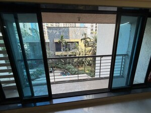 Room in 2.5 BHK Apartment at Runwal Pearl, Manpada – for Rent