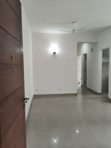 Room in 2 BHK Apartment at Emaar Emerald Estate, Sector 65 – for Rent