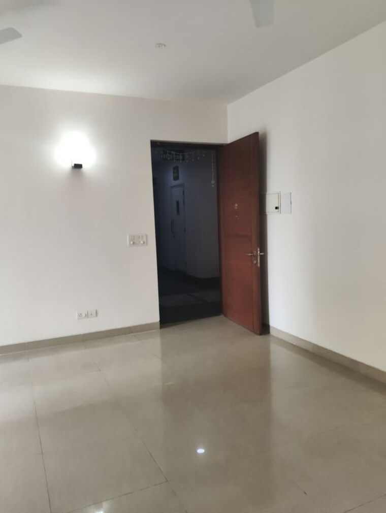 Room, emaar-emerald-estate 2 Bedroom 1020 Sq.Ft. Apartment In Sector 65 Gurgaon 9864414