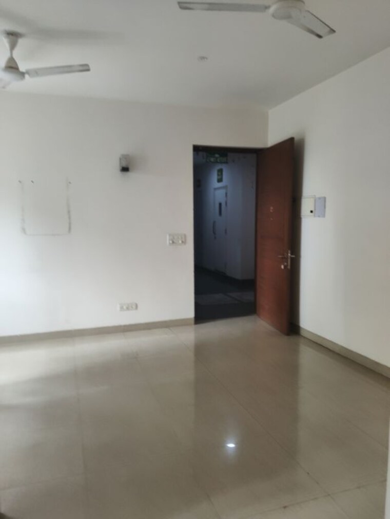 Room, emaar-emerald-estate 2 Bedroom 1020 Sq.Ft. Apartment In Sector 65 Gurgaon 9864414