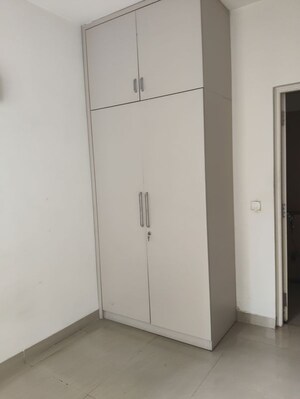 Room in 2 BHK Apartment at Emaar Emerald Estate, Sector 65 – for Rent