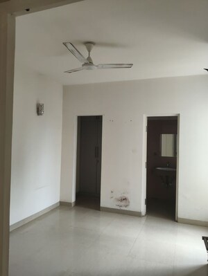 Room in 2 BHK Apartment at Emaar Emerald Estate, Sector 65 – for Rent