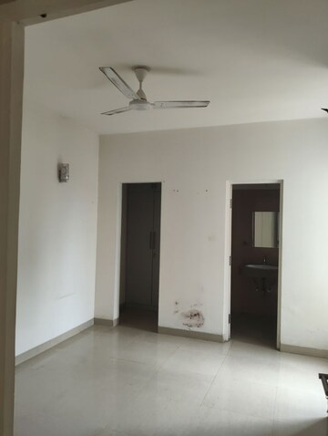 Room in 2 BHK Apartment at Emaar Emerald Estate, Sector 65 – for Rent