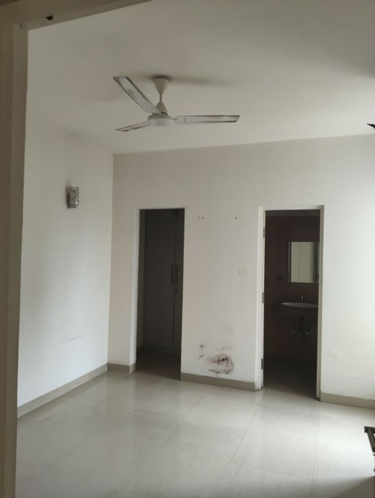 Room, emaar-emerald-estate 2 Bedroom 1020 Sq.Ft. Apartment In Sector 65 Gurgaon 9864414