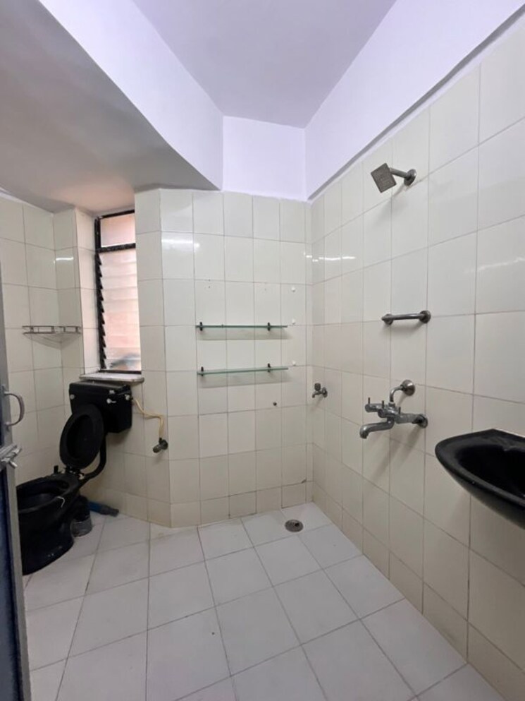 Bathroom, andheri west 1 Bedroom 600 Sq.Ft. Apartment In Andheri West Mumbai 9864408