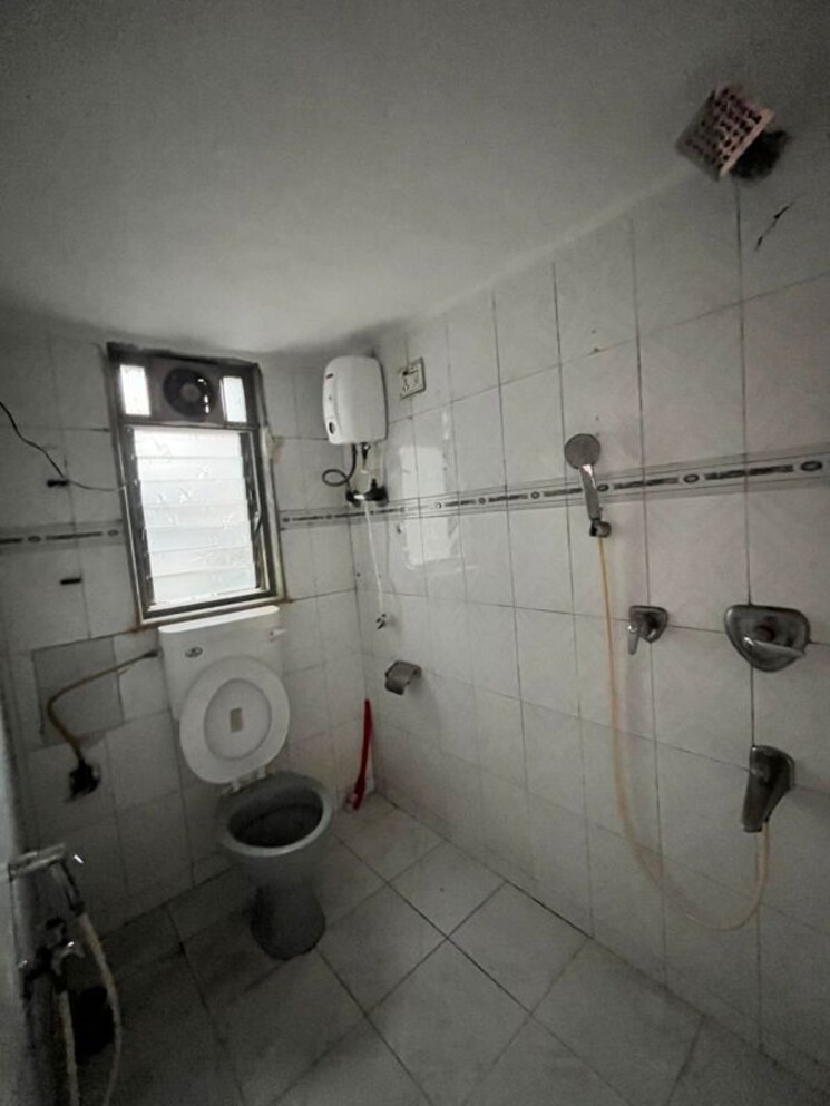 Bathroom, andheri west 2 Bedroom 700 Sq.Ft. Apartment In Andheri West Mumbai 9864429