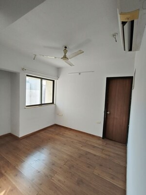 Room in 2 BHK Apartment at Lodha Lakeshore Greens, Dombivli East – for Rent