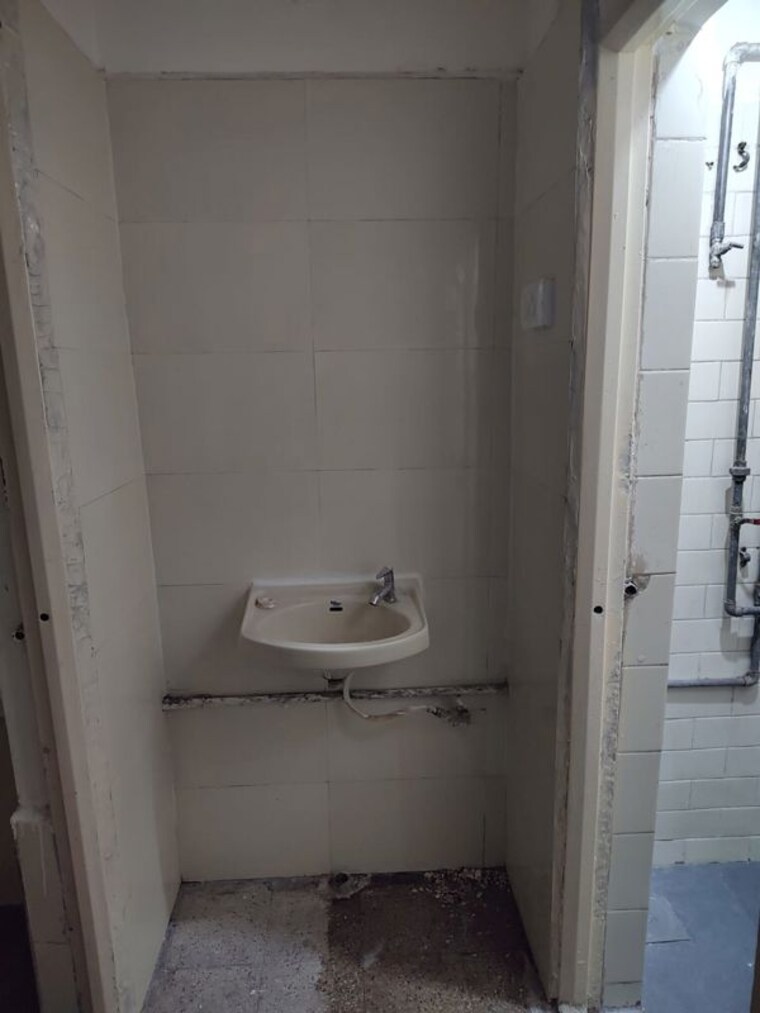 Bathroom, dsk-tarangan-park 2 Bedroom 2000 Sq.Ft. Independent House In Kothrud Pune 9864440