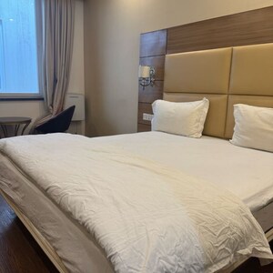  Pg For Rent in Dlf City Phase 3