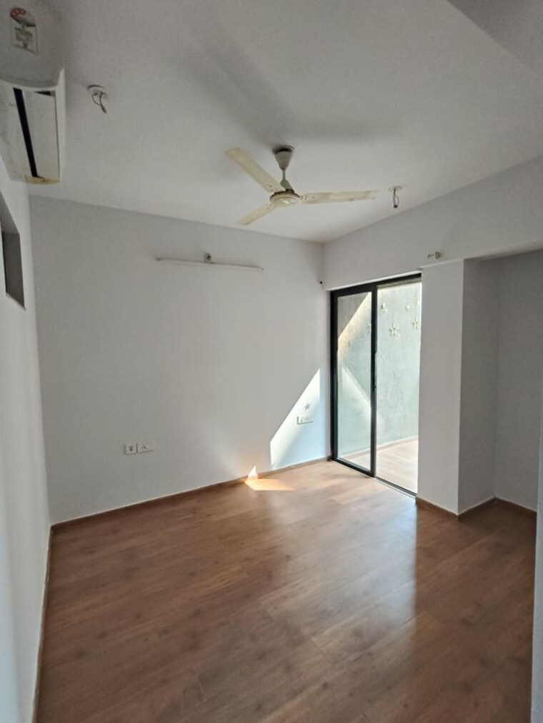 Room, lodha-lakeshore-greens 1.5 Bedroom 738 Sq.Ft. Apartment In Dombivli East Thane 9864469