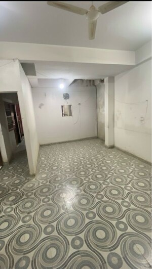  Shop – Exterior View View at Beur - for Rent