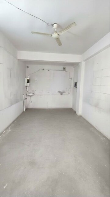  Shop – Exterior View View at Beur - for Rent