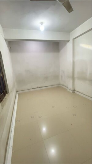  Shop – Exterior View View at Beur - for Rent