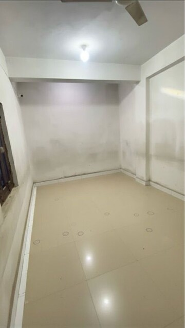  Shop – Exterior View View at Beur - for Rent