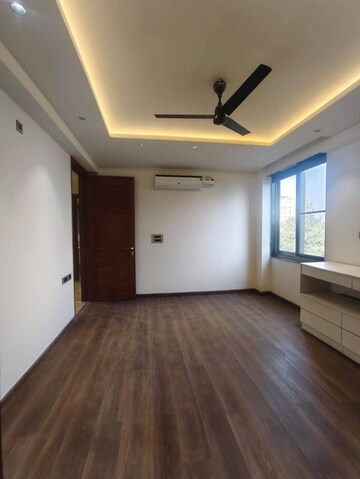 Room in 4 BHK Apartment at Tulip Violet, Sector 69 – for Sale