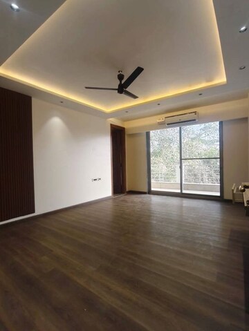 Room in 4 BHK Apartment at Tulip Violet, Sector 69 – for Sale