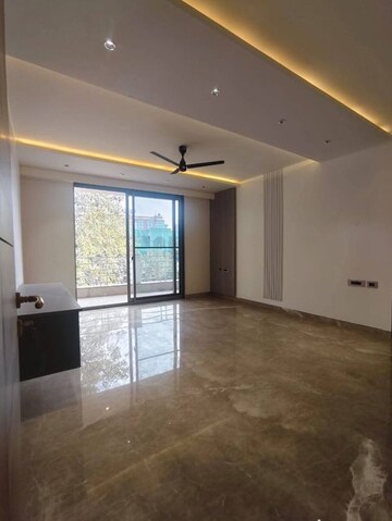 Room in 4 BHK Apartment at Tulip Violet, Sector 69 – for Sale