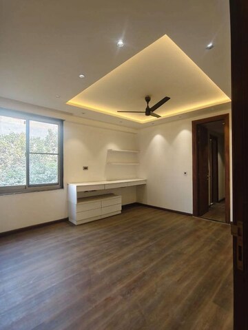 Room in 4 BHK Apartment at Tulip Violet, Sector 69 – for Sale